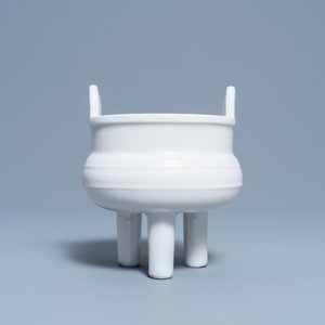 Un brûle-parfum tripod en porcelaine blanc de Chine de Dehua — photo 3