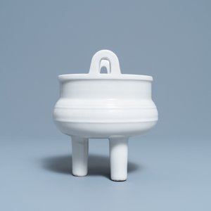 Un brûle-parfum tripod en porcelaine blanc de Chine de Dehua — photo 4