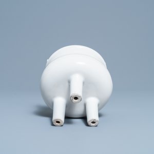 Un brûle-parfum tripod en porcelaine blanc de Chine de Dehua — photo 6