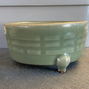 Un brûle-parfum tripod en porcelaine de Chine céladon de Longquan, Ming — photo 13