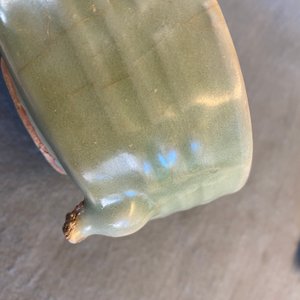 Un brûle-parfum tripod en porcelaine de Chine céladon de Longquan, Ming — photo 10