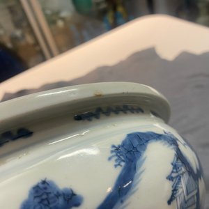 Un brûle-parfum tripod en porcelaine de Chine en bleu et blanc, Kangxi — photo 10