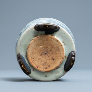 Un brûle-parfum tripod en porcelaine de Chine en bleu et blanc, Ming — photo 5
