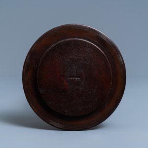Un brûle-parfum tripod en porcelaine de Chine famille rose à décor 'bajixiang', marque et époque de Daoguang — photo 8