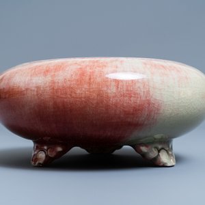 Un brûle-parfum tripod en porcelaine de Chine fleur de pêche, 18/19ème — photo 4
