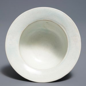 Un brûle-parfum tripod en porcelaine de Chine qingbai, Song ou Yuan — photo 6