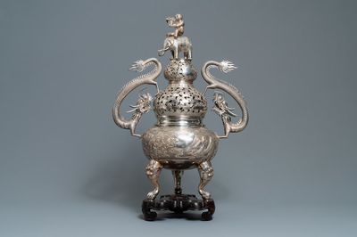 Un brûle-parfum tripod exceptionnel en argent, Chine, 19ème