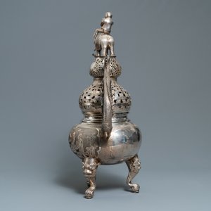 Un brûle-parfum tripod exceptionnel en argent, Chine, 19ème — photo 3