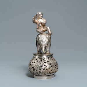 Un brûle-parfum tripod exceptionnel en argent, Chine, 19ème — photo 8