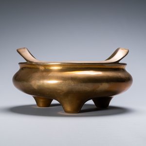 Un brûle-parfum tripod sur socle en bronze, Chine, marque de Qianlong, Qing — photo 5