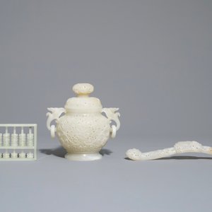 Un brûle-parfum, un sceptre et un abaque en jade sculpté, Chine, 19/20ème — photo 4