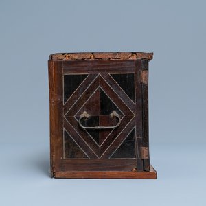 Un cabinet de table en marqueterie de bois et os, Pays-Bas, 17ème — photo 3
