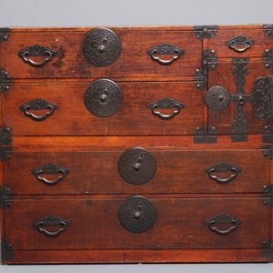 Un cabinet de type tansu en deux pièces, Japon, Meiji, 19ème — photo 2
