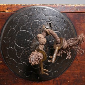Un cabinet de type tansu en deux pièces, Japon, Meiji, 19ème — photo 8