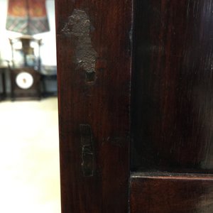 Un cabinet en bois hongmu et huanghuali à déux portes aux dragons en zitan, 18/19ème — photo 24