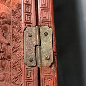 Un cabinet en laque de Chine à décor de dragons et phénix, 19ème — photo 35