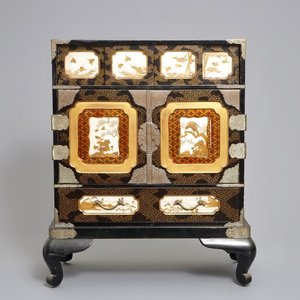 Un cabinet en laque et ivoire incrusté Shibayama, Japon, Meiji, 19ème — photo 1
