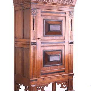 Un cabinet en noyer de style néo-renaissance, 19ème siècle — photo 1