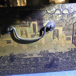 Un cabinet et une boîte de forme rectangulaire en laque doré, Canton, Chine, 19ème — photo 26