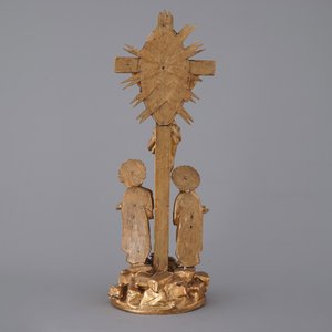 Un calvaire avec crucifixe en bois sculpté et doré indo-portugais, 18/19ème siècle — photo 3
