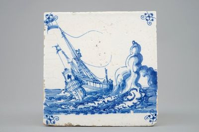 Un carreau de Delft au décor d'un navire auprès des rochers, fin du 17ème