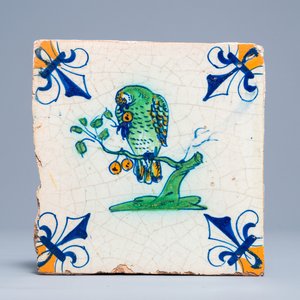 Un carreau en faïence de Delft polychrome à décor d'un perroquet, début du 17ème — photo 1