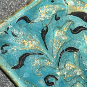Un carreau en forme d'étoile de type Lajvardina à fond turquoise, Kashan, Iran, 13ème — photo 7