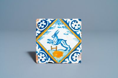 Un carreau en majolique polychrome à décor d'un lièvre, Delft, vers 1600