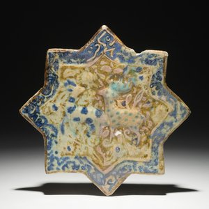 Un carreau islamique en forme d'étoile à décor en relief, Kashan, Iran, 13ème — photo 1