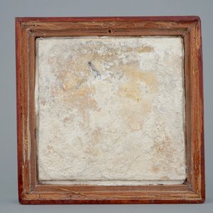 Un carreau médaillon au décor de lapins heureux, vers 1600, Pays-Bas du Sud — photo 2