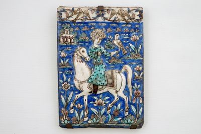 Un carreau rectangulaire au fauconnier, art qajar, Iran, 19ème