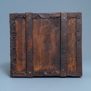 Un coffre en bois, cuivre et fer forgé, Allemagne, 17/18ème — photo 8