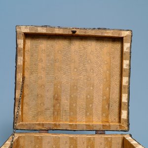 Un coffre en bois, cuivre et fer forgé, Allemagne, 17/18ème — photo 9