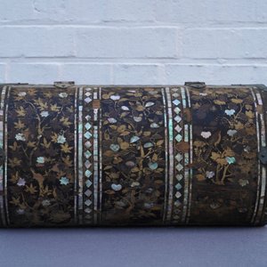 Un coffre 'Namban' en bois laqué et doré incrusté de nacre pour le marché portugais, Japon, Edo, 17ème — photo 14