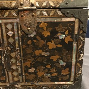 Un coffre 'Namban' en bois laqué et doré incrusté de nacre pour le marché portugais, Japon, Edo, 17ème — photo 28