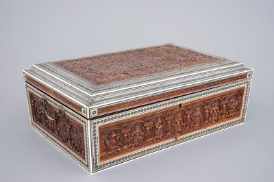 Un coffret anglo-indien en bois sculpté incrusté d'ivoire, Vizagapatam, 19ème