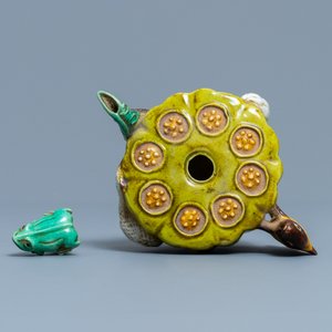 Un compte-gouttes en biscuit émaillé verte, Chine, 19ème — photo 6