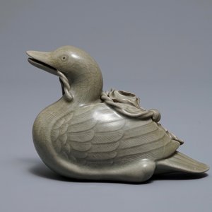 Un compte-gouttes en forme de canard en porcelaine céladon, Corée, 19/20ème — photo 3