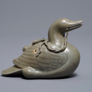 Un compte-gouttes en forme de canard en porcelaine céladon, Corée, 19/20ème — photo 5