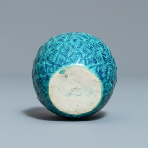 Un compte-gouttes en forme de fruit en porcelaine de Chine 'robin's egg', 19ème — photo 8