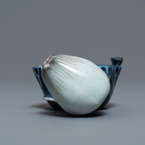 Un compte-gouttes en porcelaine de Chine bleu, blanc et rouge de cuivre, Kangxi — photo 5