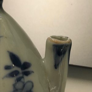 Un compte-gouttes en porcelaine de Chine bleu et blanc, Kangxi — photo 8