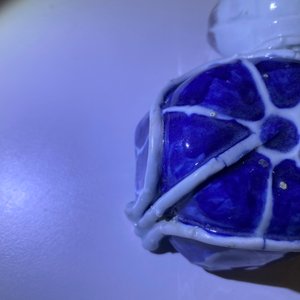 Un compte-gouttes en porcelaine de Chine en bleu, blanc et rouge de cuivre, Kangxi — photo 20
