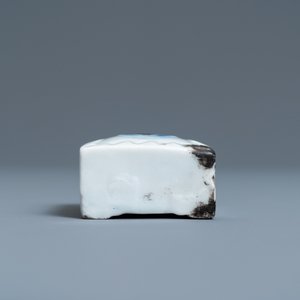 Un compte-gouttes en porcelaine de Corée en bleu et blanc, Joseon, 19ème — photo 3