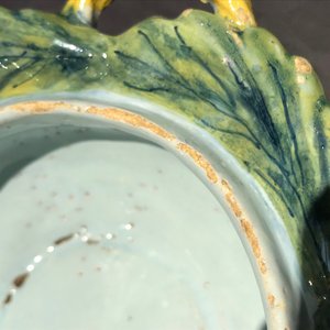 Un confiturier aux mûres sur présentoir en faïence polychrome de Delft, 18ème — photo 12