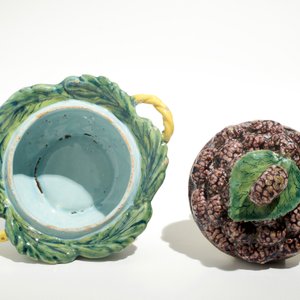 Un confiturier aux mûres sur présentoir en faïence polychrome de Delft, 18ème — photo 7