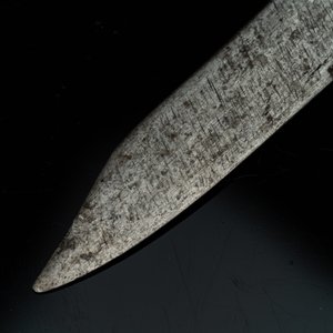 Un couteau avec manche en ivoire représentant la vertu théologale de la Foi et un petit mètre de couturier en ivoire gravé, 17/18ème et 19ème — photo 9