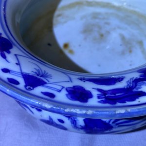 Un crachoir de type zha dou en porcelaine de Chine en bleu et blanc, Ming — photo 11