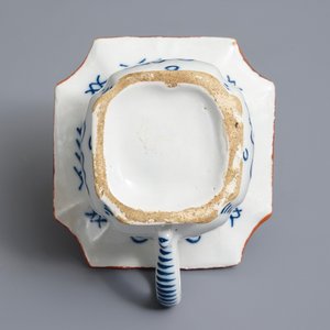 Un crachoir en faïence de Delft en bleu et blanc à décor chinoiserie, 18ème — photo 7