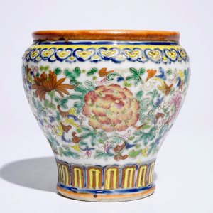 Un crachoir en porcelaine de Chine famille rose Peranakan ou Nyonya, 19ème — photo 6